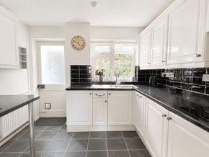 Kitchen- click for photo gallery